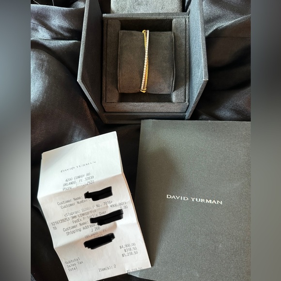 David Yurman - Link Crossover Link Bracelet
18K Yellow Gold with Diamonds, 3mm - Picture 6 of 6